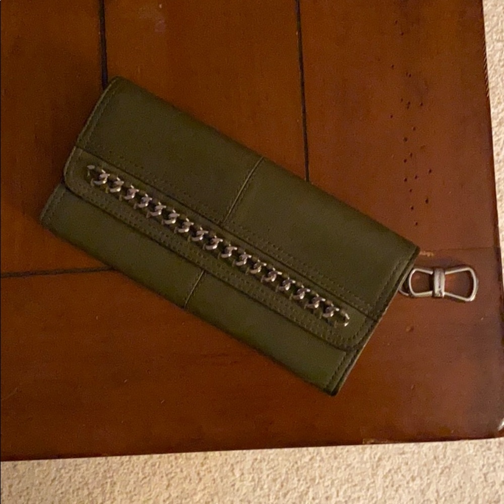 B Makowsky olive green wallet